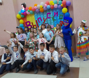 «Взрывной выпускной в стиле поп-ит»