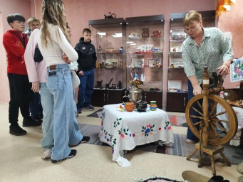 «Приглашаем в гости в уголок русского быта»