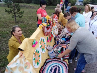 Наряди город в радугу